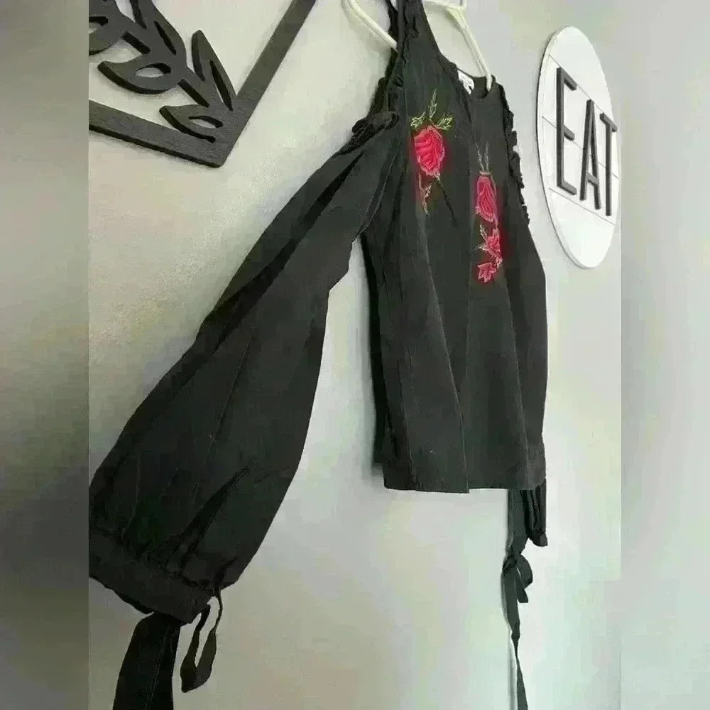 💜 2/$25 DizzyLizzy Medium Black With Roses, Shoulder Cut Outs, & Ties - Picture 3 of 8